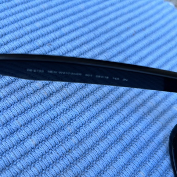 Prescriptions IN RAY BAN WAYFARER!  good condition framed in tight normal shape - Picture 4 of 9